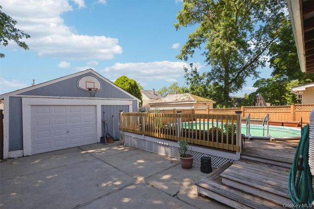 110 Yale Street, Williston Park, NY 11596