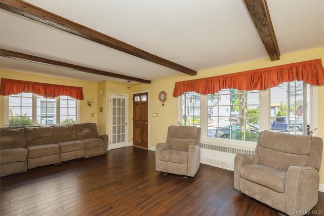110 Yale Street, Williston Park, NY 11596