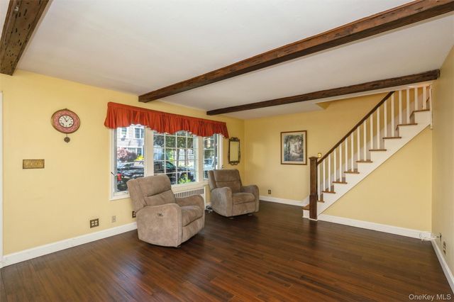 110 Yale Street, Williston Park, NY 11596
