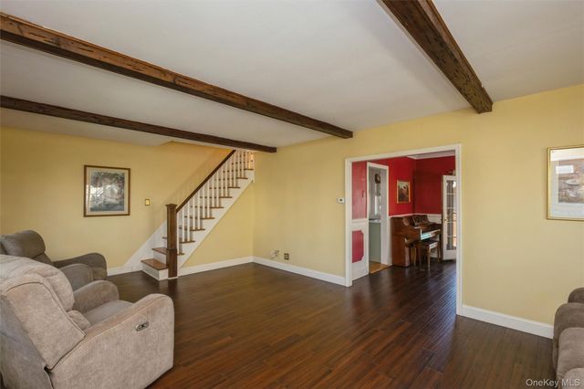 110 Yale Street, Williston Park, NY 11596