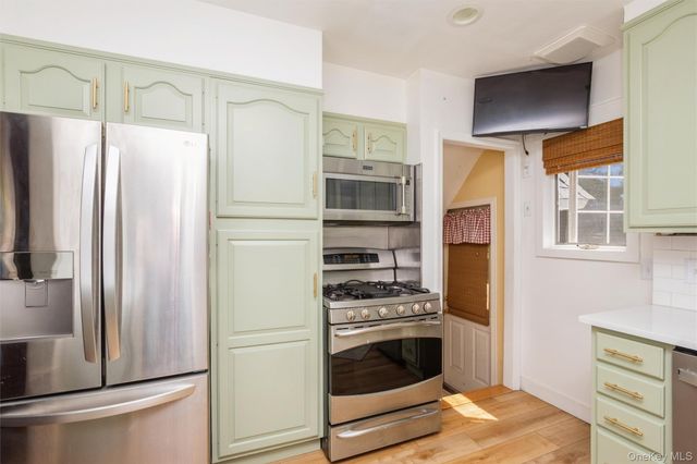 110 Yale Street, Williston Park, NY 11596