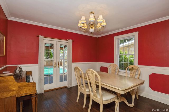 110 Yale Street, Williston Park, NY 11596