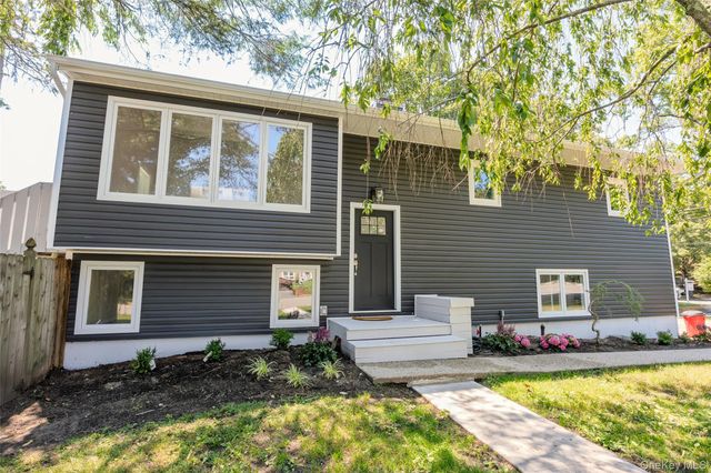 34 John Street N, Shoreham, NY 11786