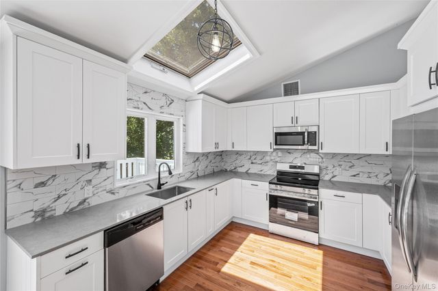 34 John Street N, Shoreham, NY 11786