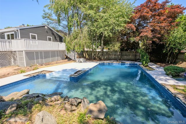 34 John Street N, Shoreham, NY 11786