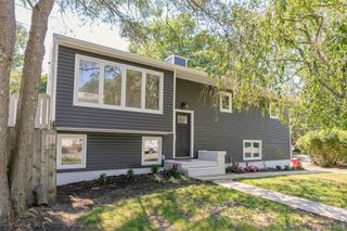 34 John Street N, Shoreham, NY 11786