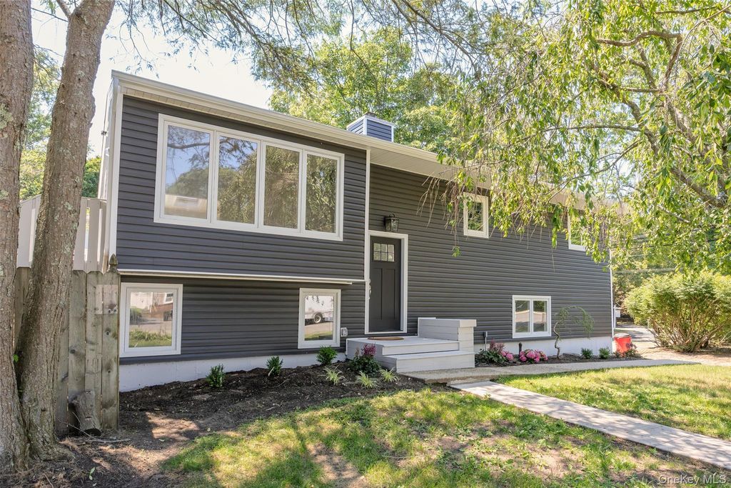 34 John Street N, Shoreham, NY 11786