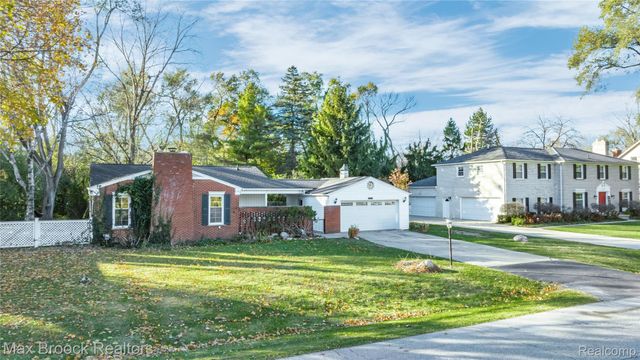2724 Alveston Drive, Bloomfield Hills, MI 48304