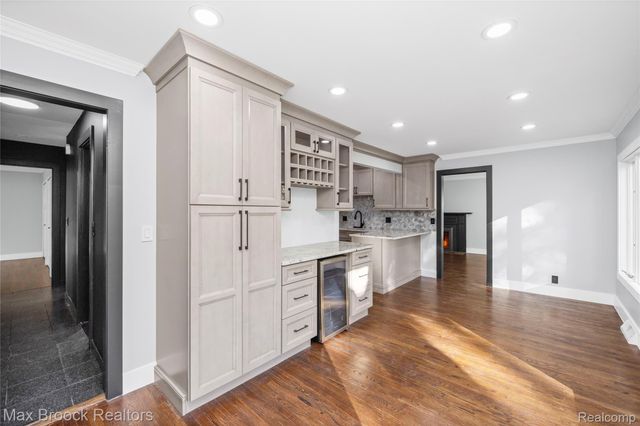 2724 Alveston Drive, Bloomfield Hills, MI 48304