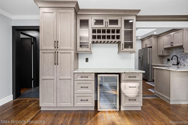 2724 Alveston Drive, Bloomfield Hills, MI 48304