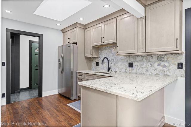 2724 Alveston Drive, Bloomfield Hills, MI 48304