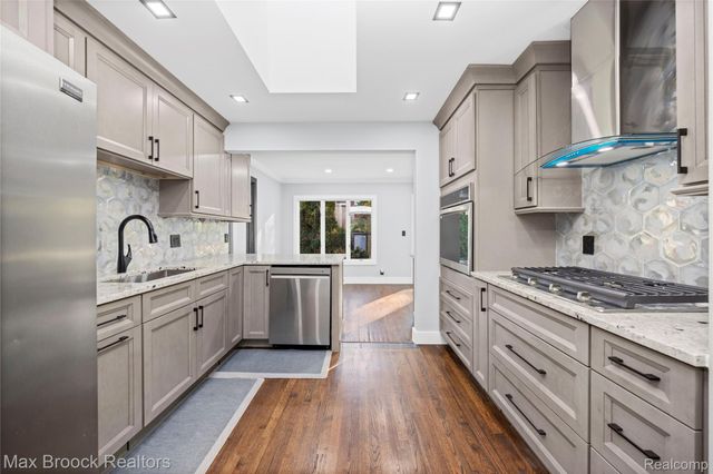 2724 Alveston Drive, Bloomfield Hills, MI 48304