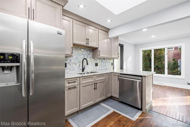 2724 Alveston Drive, Bloomfield Hills, MI 48304