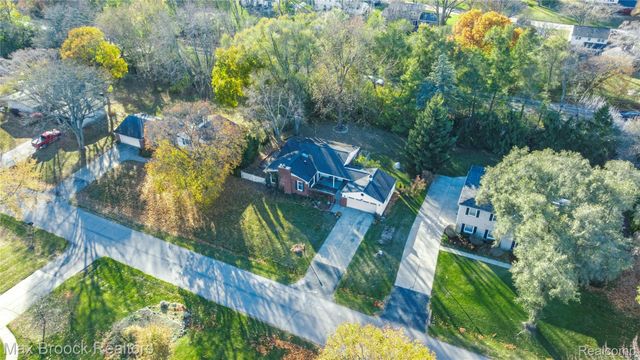 2724 Alveston Drive, Bloomfield Hills, MI 48304