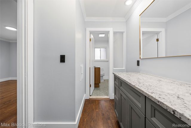 2724 Alveston Drive, Bloomfield Hills, MI 48304