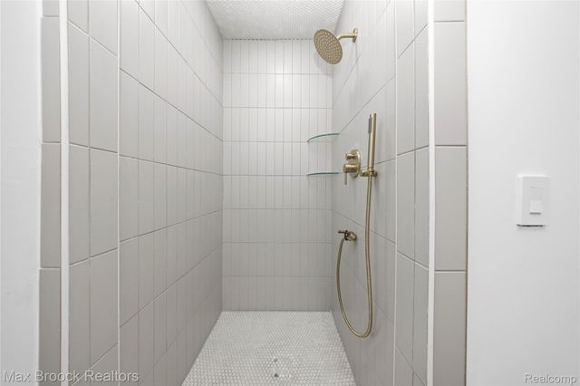 2724 Alveston Drive, Bloomfield Hills, MI 48304