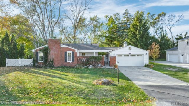 2724 Alveston Drive, Bloomfield Hills, MI 48304