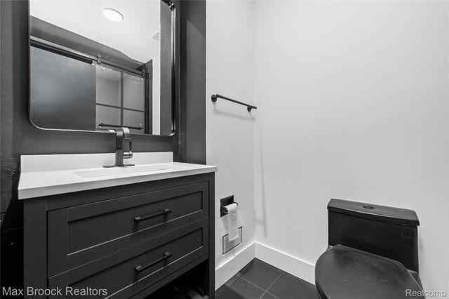 2724 Alveston Drive, Bloomfield Hills, MI 48304