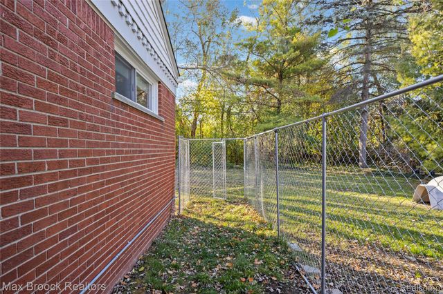 2724 Alveston Drive, Bloomfield Hills, MI 48304