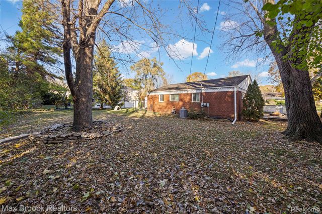 2724 Alveston Drive, Bloomfield Hills, MI 48304
