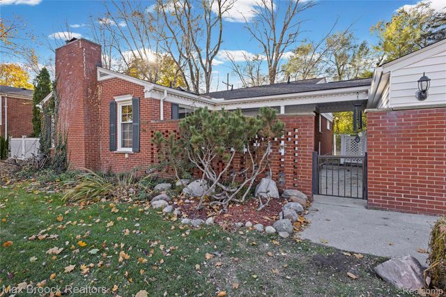 2724 Alveston Drive, Bloomfield Hills, MI 48304