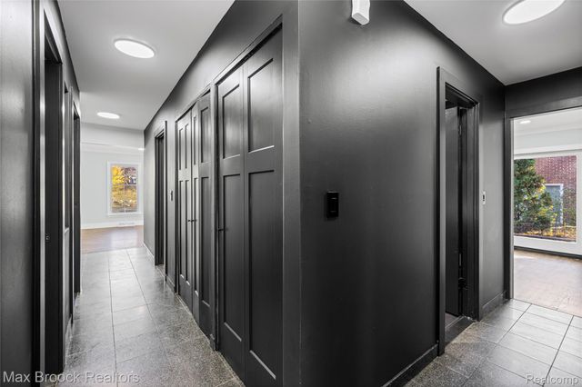 2724 Alveston Drive, Bloomfield Hills, MI 48304