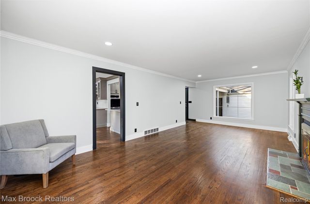 2724 Alveston Drive, Bloomfield Hills, MI 48304