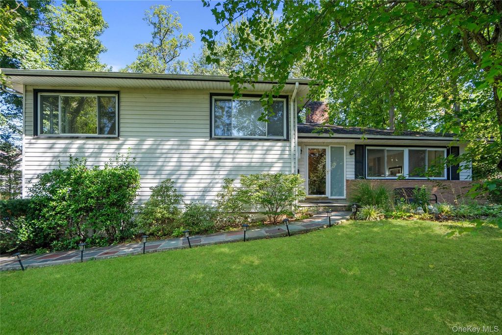 58 Ridge Drive E, Roslyn, NY 11576 — exterior