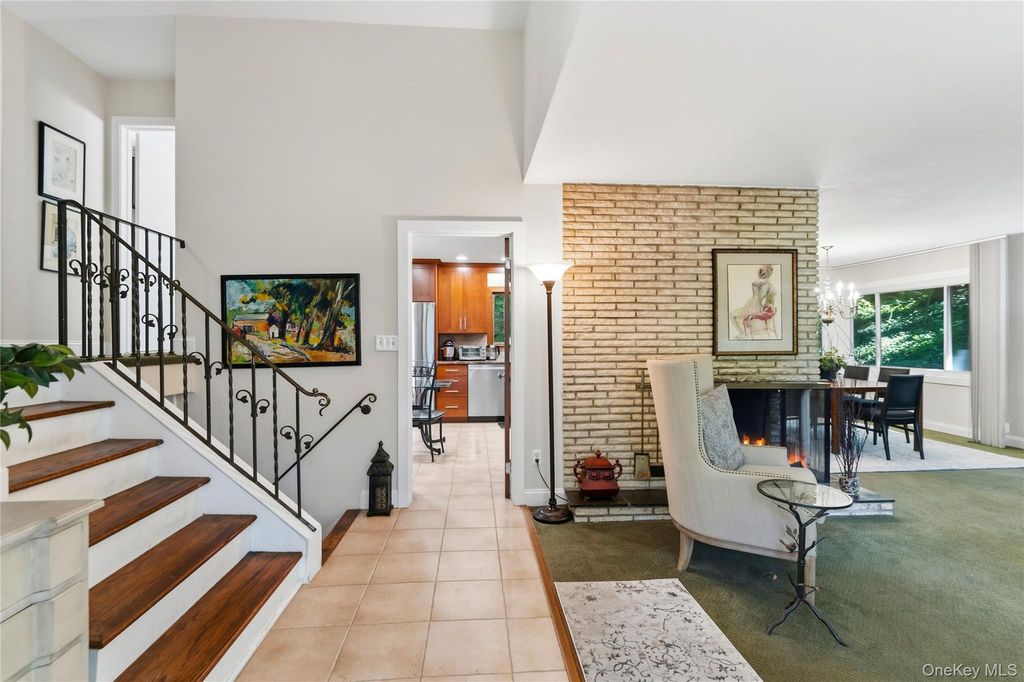 58 Ridge Drive E, Roslyn, NY 11576 — photo 4