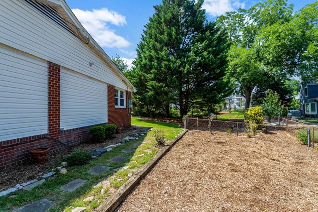 914 S TAYLOR ST, Arlington, VA 22204