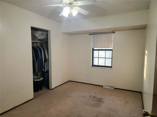 1000 Canterbury Road, Blue Springs, MO 64019