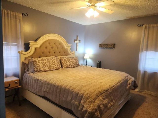 1000 Canterbury Road, Blue Springs, MO 64019