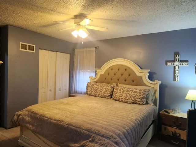 1000 Canterbury Road, Blue Springs, MO 64019