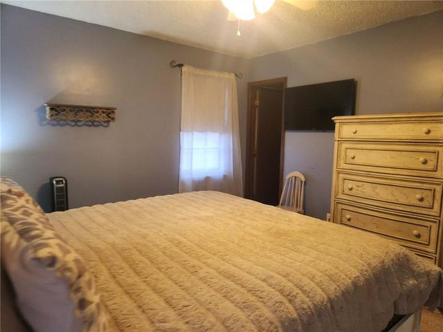 1000 Canterbury Road, Blue Springs, MO 64019