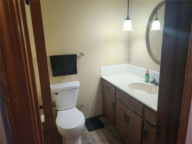 1000 Canterbury Road, Blue Springs, MO 64019