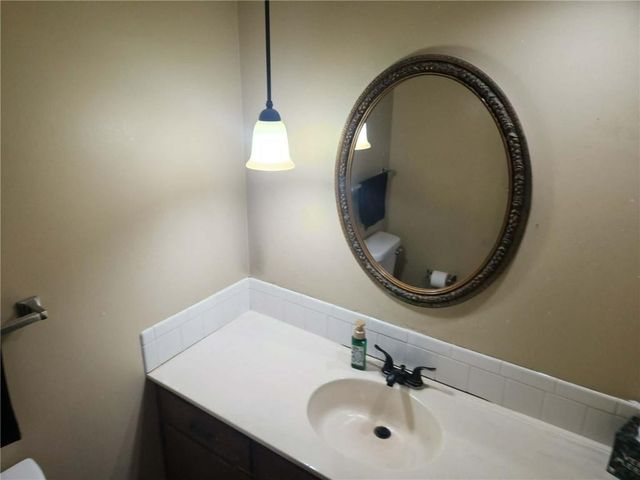 1000 Canterbury Road, Blue Springs, MO 64019