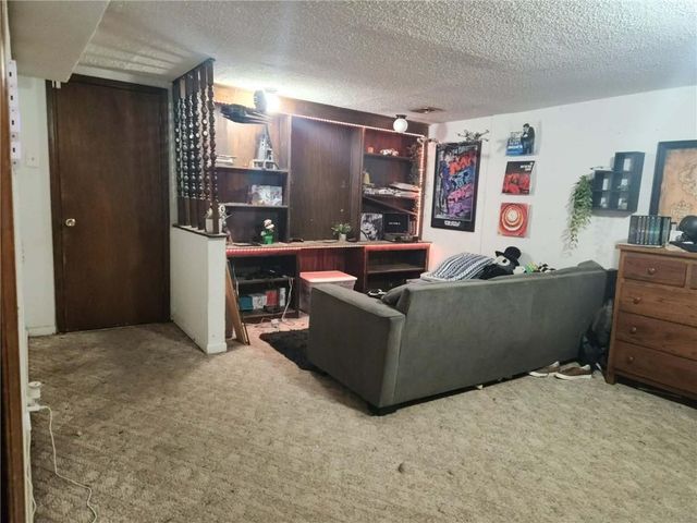 1000 Canterbury Road, Blue Springs, MO 64019