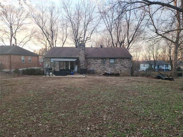 1000 Canterbury Road, Blue Springs, MO 64019