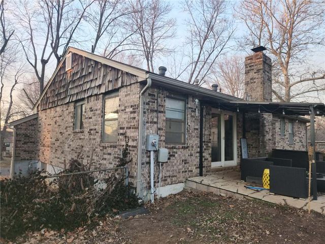 1000 Canterbury Road, Blue Springs, MO 64019