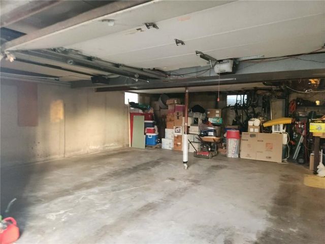 1000 Canterbury Road, Blue Springs, MO 64019