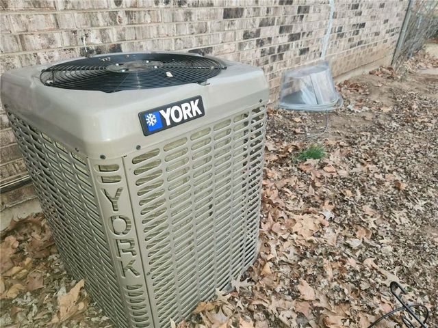 1000 Canterbury Road, Blue Springs, MO 64019