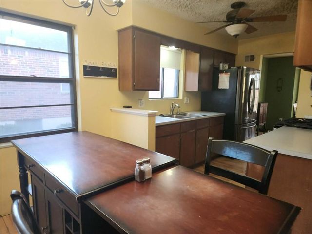 1000 Canterbury Road, Blue Springs, MO 64019