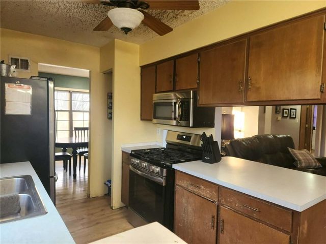 1000 Canterbury Road, Blue Springs, MO 64019