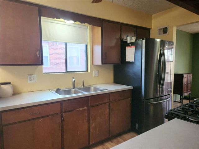 1000 Canterbury Road, Blue Springs, MO 64019