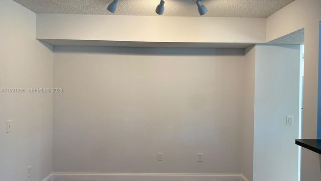 155 NW 96th Ter 2-201, Pembroke Pines, FL 33024