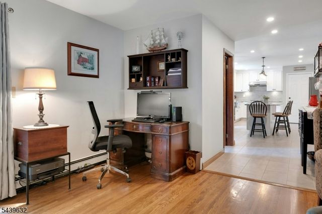 20 Lark Ln, Jefferson Twp., NJ 07438