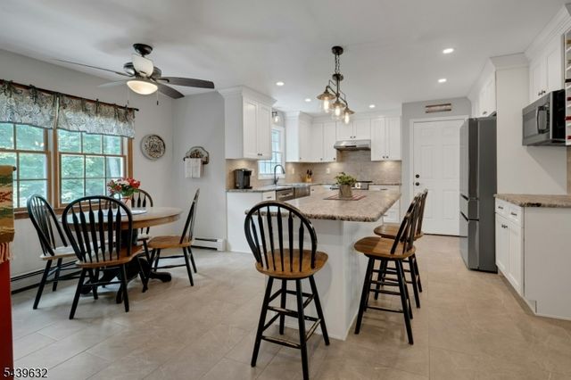 20 Lark Ln, Jefferson Twp., NJ 07438