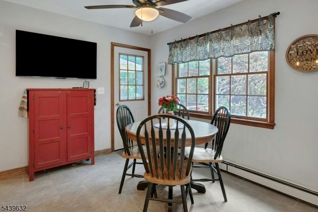 20 Lark Ln, Jefferson Twp., NJ 07438