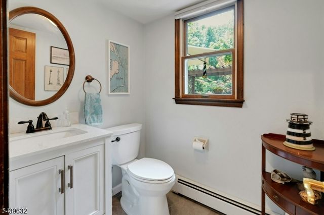 20 Lark Ln, Jefferson Twp., NJ 07438