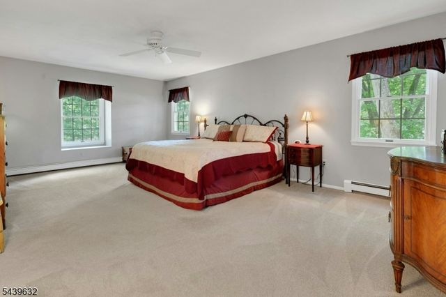 20 Lark Ln, Jefferson Twp., NJ 07438